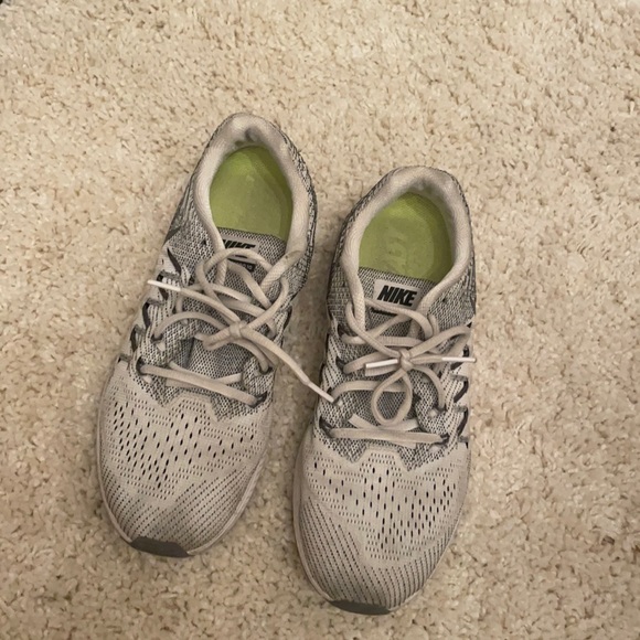 Nike Zoom’s size 10.5 - Picture 2 of 4